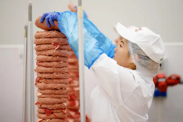 Skąd pochodzi kebab? Historia od starożytności po Berlin