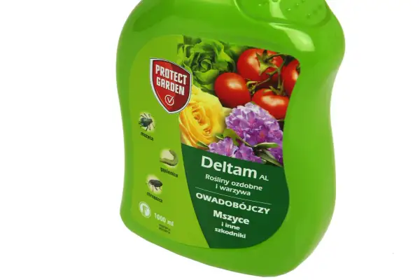 Preparat Deltam AL do roślin ozdobnych i warzyw. Zwalcza mszyce i inne szkodniki. Dawkowanie: 10 ml na litr wody.