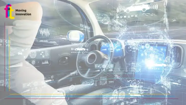 Interno di un'auto con interfaccia futuristica che mostra dati e grafici, simboleggiando la guida autonoma e l'innovazione tecnologica.