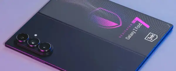 Ciemny, składany smartfon Samsung Galaxy Z Fold 7 z potrójnym aparatem i neonowym wzorem.