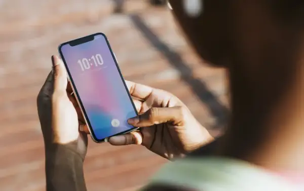 Cichy iPhone? Jak wyłączyć dźwięk aparatu (i co z Azją?)