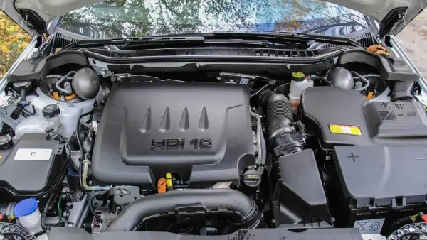 Silnik HDI 16 w Citroen Jumper. Zastanawiasz się, jaki silnik wybrać? Ten diesel to moc i oszczędność.