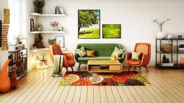 Un salon moderne et chaleureux avec un canapé vert, des fauteuils orange, un tapis coloré et des tableaux de nature. Une belle deco salon.