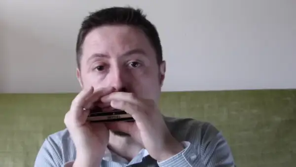 Jak zagrać na harmonijce - proste techniki dla początkujących