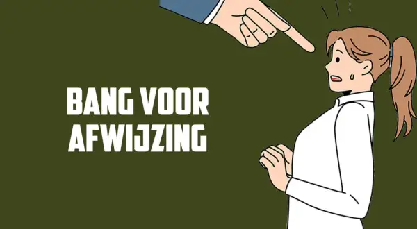 Een vinger wijst beschuldigend naar een meisje dat bang is voor afwijzing. Ze staat met haar handen gevouwen, haar gezicht toont angst.