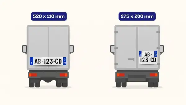 Deux camions décorés avec des plaques d'immatriculation françaises de tailles différentes.