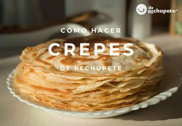 Una pila de crepes dorados y finos, listos para disfrutar. Aprende qué es crepe y cómo hacerlos deliciosos.
