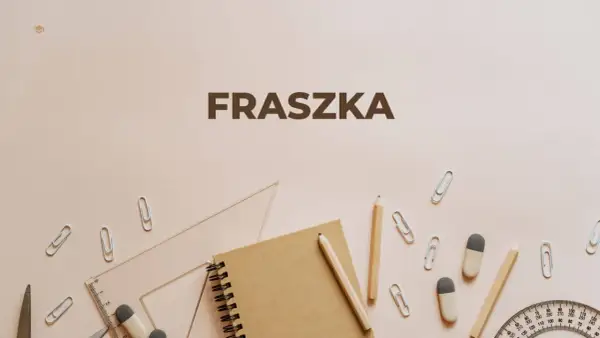 Przykładowe fraszki na tle przyborów szkolnych: zeszyt, ołówki, linijka, spinacze.