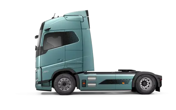 Un camion Volvo électrique bleu sarcelle, profil latéral, sur fond noir.