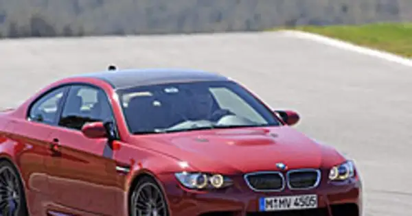 BMW E92 330i – niezwykłe osiągi, cechy i zużycie paliwa, które zaskakują