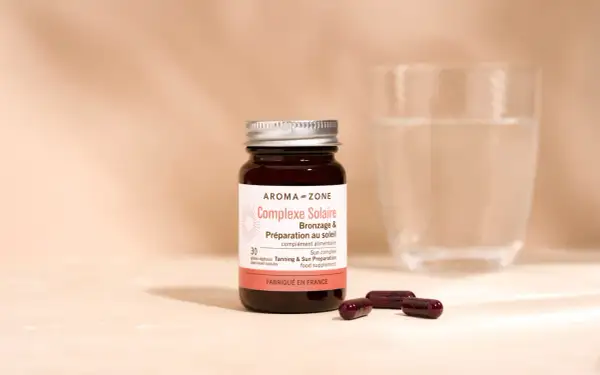Complexe Solaire Aroma-Zone, une préparation au soleil pour un bronzage optimal. Ce complément alimentaire, idéal avant l'exposition, est une alternative au monoi pour bronzer.