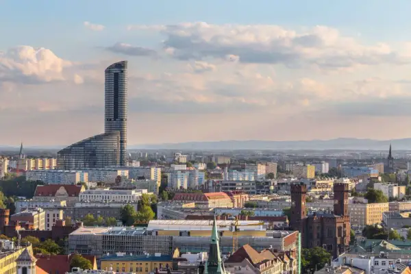 Najwyższy budynek we Wrocławiu – ile ma pięter i co warto wiedzieć