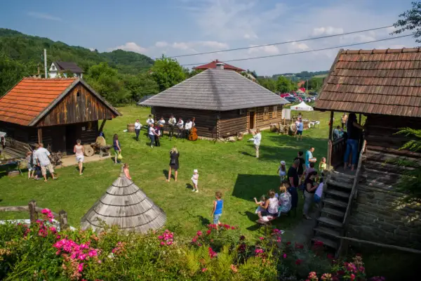 Skansen na Jędrzejkówce: Odkryj fascynującą historię i atrakcje