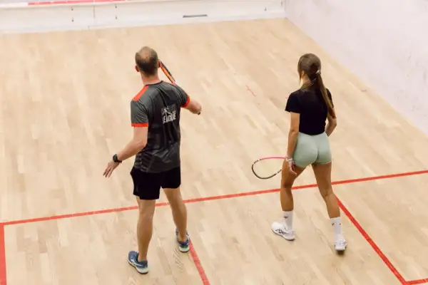 Najlepsze kluby fitness squash w Polsce - sprawdź dostępne usługi