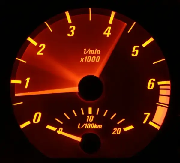 Jakie obroty silnika benzynowego na autostradzie zapewnią oszczędność?