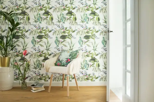 Tapeta na jednej ścianie w salonie: Metamorfoza krok po kroku