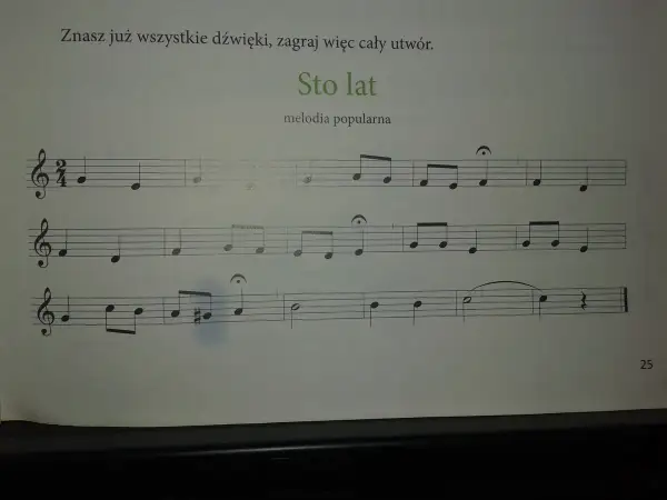 Nuty na pianino do utworu "Sto lat". Melodia popularna, gotowa do zagrania.