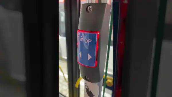 Jak otworzyć drzwi w autobusie i uniknąć problemów z wsiadaniem