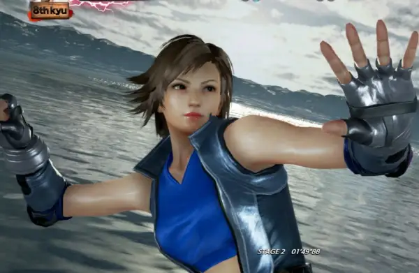 Anna Williams w Tekken 7, jak odblokować postacie. Zbliżenie na jej twarz i rękawicę.