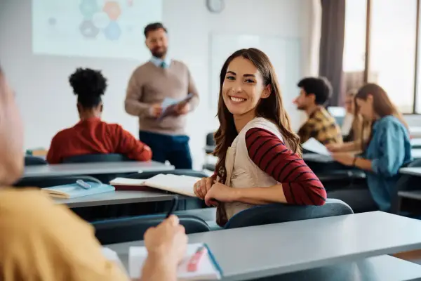 Czy status ucznia i studenta to to samo? Poznaj kluczowe różnice