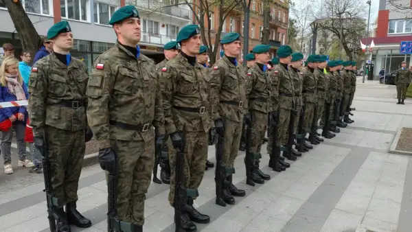Gdzie odbywa się dobrowolna zasadnicza służba wojskowa w Polsce?