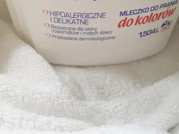 Bezpieczny proszek do prania dla niemowląt - uniknij alergii i podrażnień