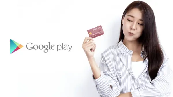 Kobieta z kartą kredytową obok logo Google Play. Dowiedz się, jak usunąć kartę z Google Play.