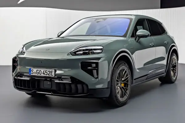 Nowy, zielony SUV Porsche z rodziny elektrycznych modele porsche, z charakterystycznymi światłami i felgami.