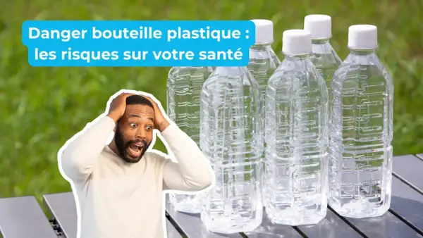 Un homme choqué regarde plusieurs bouteilles d'eau en plastique. Le danger de la plastique bouteille d'eau pour la santé est mis en avant.