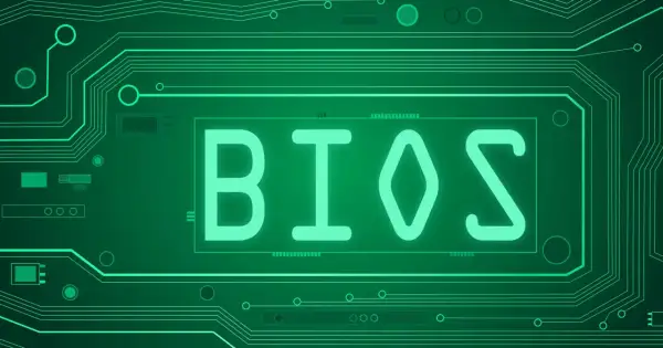 Zielona płyta główna z napisem BIOS. Aktualizacja BIOSu to ważny proces.