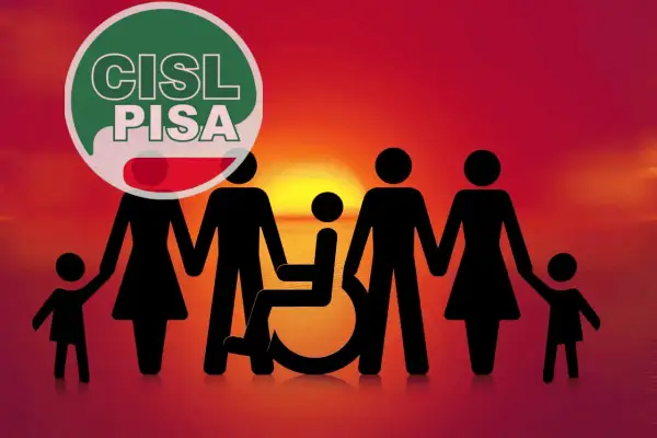 Famiglia unita, con un membro su sedia a rotelle, supportata dal logo CISL Pisa per la richiesta invalidità per patologia.