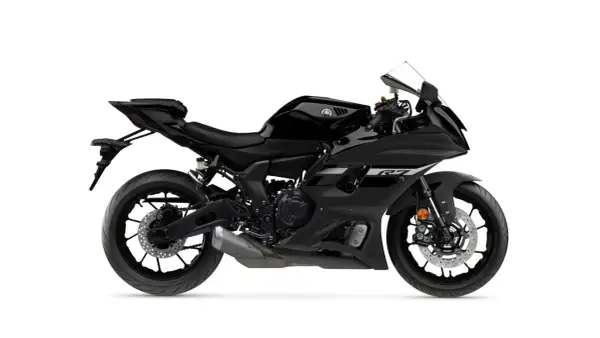 Yamaha R7 negra, lista para desatar sus caballos de potencia.