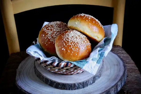 Recette pain brioché burger : l'ultime moelleux fait maison