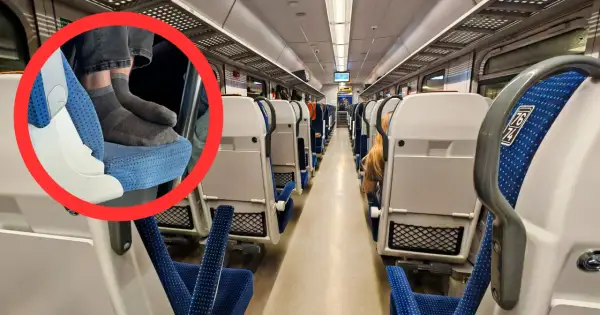 Nogi w skarpetkach na siedzeniu w pustym wagonie. Czy to pociąg do łodzi?