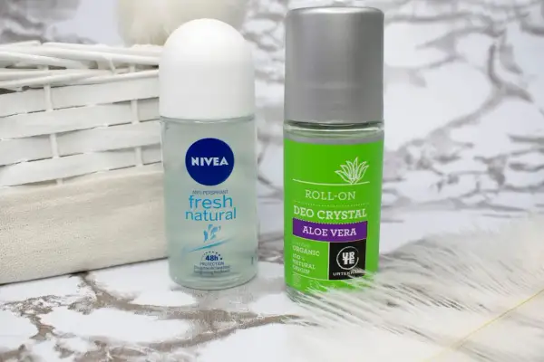 Dwa dezodoranty w kulce: Nivea Fresh Natural i Urtekram Aloe Vera.