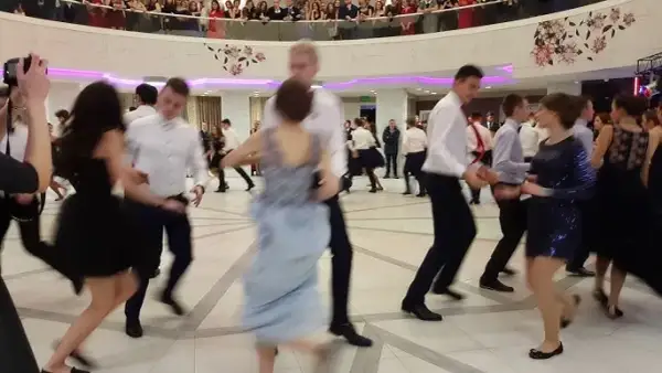 Skąd pochodzi taniec belgijka? Odkryj jego nieznane korzenie