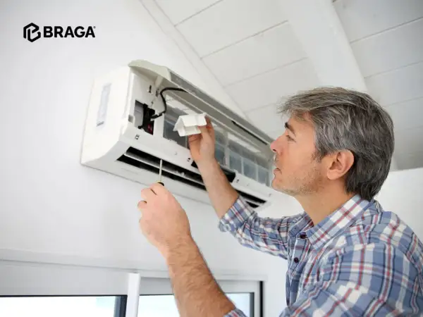 Tecnico installa climatizzatore. Scopri il costo installazione climatizzatore con Braga.