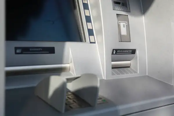 Gdzie znajdują się bankomaty we Włocławku? Sprawdź lokalizację