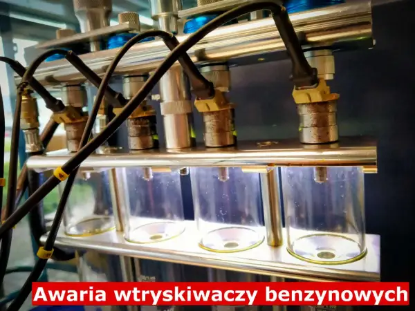 Urządzenie do testowania wtryskiwaczy benzynowych. Widać przewody paliwowe i menzurki do pomiaru.