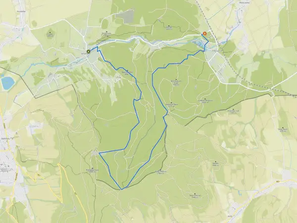 Mapa turystyczna Gór Opawskich z zaznaczoną trasą pieszą. Widoczne szczyty: Biskupia Kupa (889 m), Velká Stříbrná (786 m).