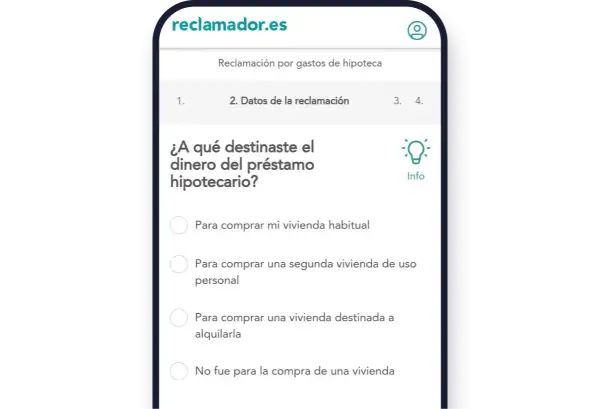 Formulario de reclamador.es sobre gastos de hipoteca. Pregunta: "¿A qué destinaste el dinero del préstamo hipotecario?", con opciones para vivienda habitual, segunda vivienda o alquiler.