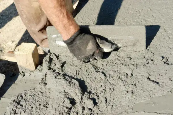 Jak się robi cement? Kroki produkcji, surowce i wpływ na środowisko