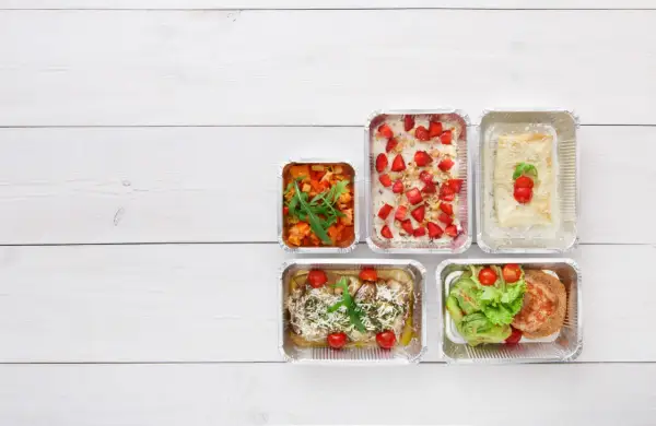 Koszty cateringu na osobę: Ile zapłacisz i jak zaoszczędzić?