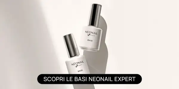 Due boccette di base coat Neonail Expert, perfette per preparare le unghie. Ricorda che la base coat va sgrassata per un risultato impeccabile.