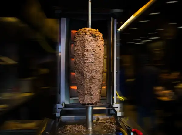 Gdzie powstał kebab? Rozwikłaj zagadkę berlińskiego dönera