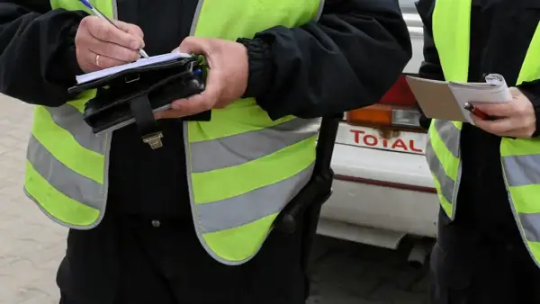 Policja w domu z alkomatem? Poznaj swoje prawa i uniknij błędów
