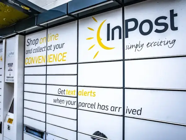 InPost we Francji: odbieraj paczki wygodnie. Automaty InPost oferują odbiór online.