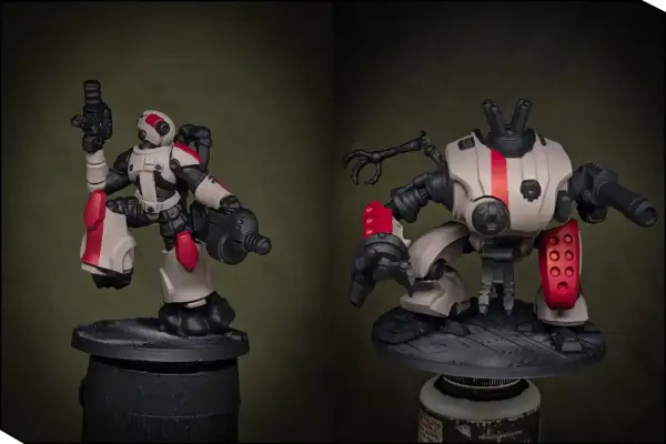Dos figuras de acción de robots con armadura blanca y detalles en rojo vibrante, incluyendo **mechas pelirojas** en las rodillas y hombros.