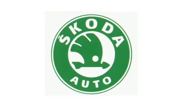 Zielony znaczek Skoda Auto z białym skrzydlatym motylem. To symbol, co oznacza znaczek Skody, symbolizujący dynamizm i podróż.