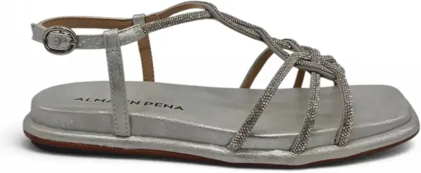 Sandali Alma en Pena argento con strass scintillanti e cinturino regolabile. Perfetti per un look estivo elegante.
